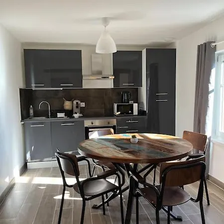 Les Vendanges Parking Prive Gites1596 *